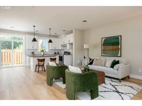 8425 NE Hassalo Street Portland OR 97220