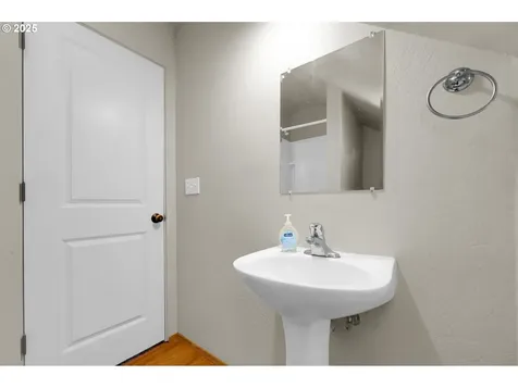 2015 2nd Street Springfield OR 97477