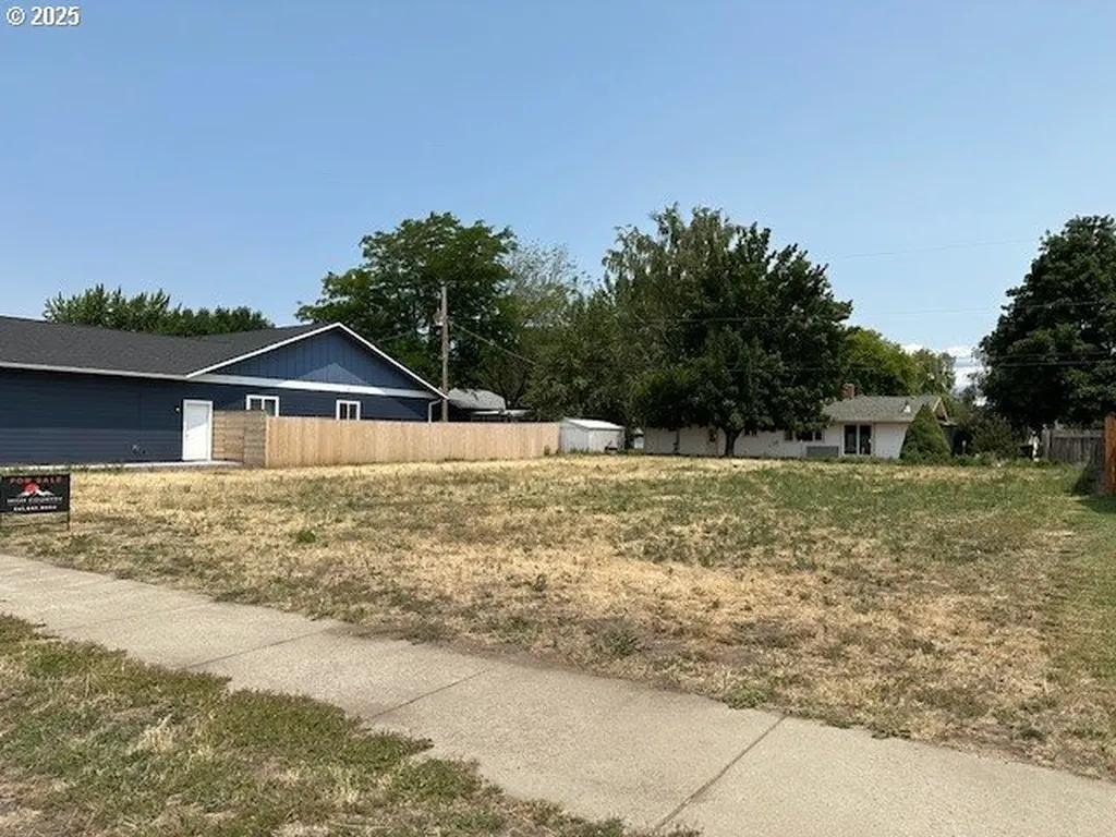 10907 Kristin Way Island City OR 97850