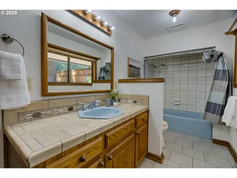 1206 NE 66th Street Vancouver WA 98665