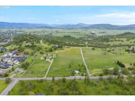 963 Stevens Road Eagle Point OR 97524