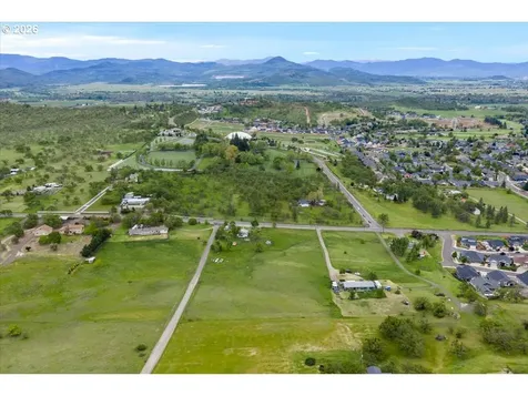 963 Stevens Road Eagle Point OR 97524