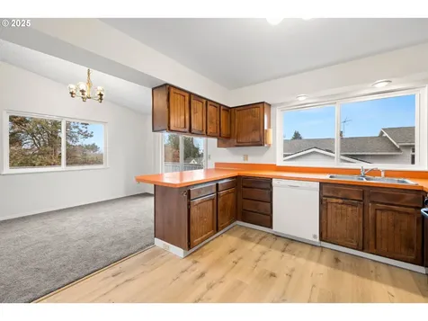 9466 SE Harney Court Portland OR 97266