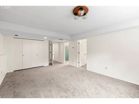 9466 SE Harney Court Portland OR 97266