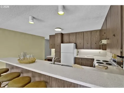 4448 Knoop Avenue Eugene OR 97402