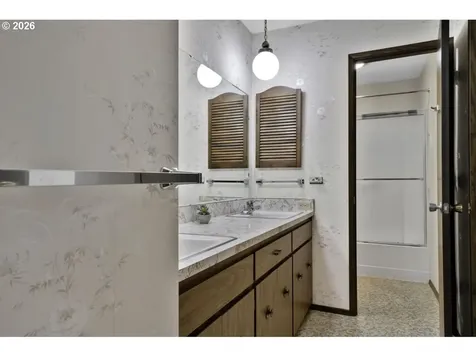 4448 Knoop Avenue Eugene OR 97402