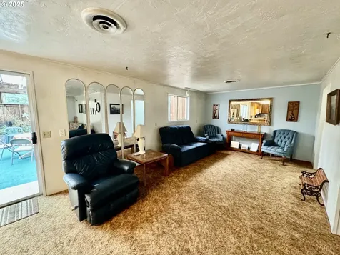 4990 Mitchell Loop Road Florence OR 97439