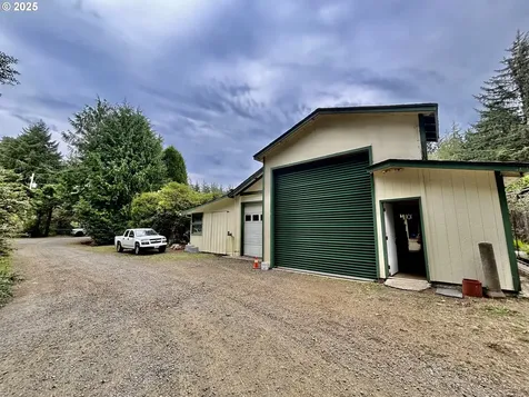 4990 Mitchell Loop Road Florence OR 97439