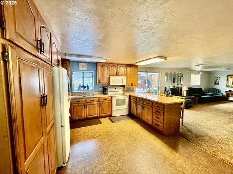 4990 Mitchell Loop Road Florence OR 97439