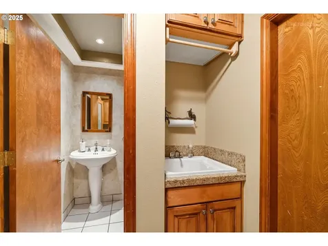 3841 SE Madsen Court Hillsboro OR 97123