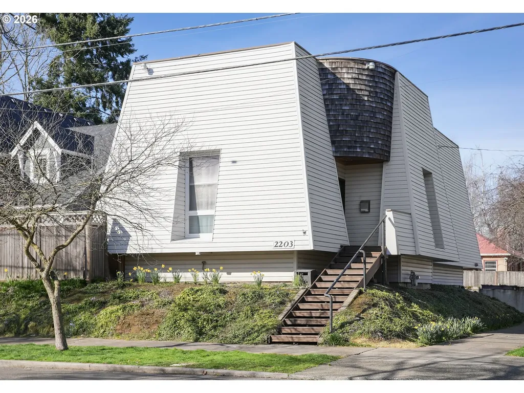 2203 N Emerson Street Portland OR 97217
