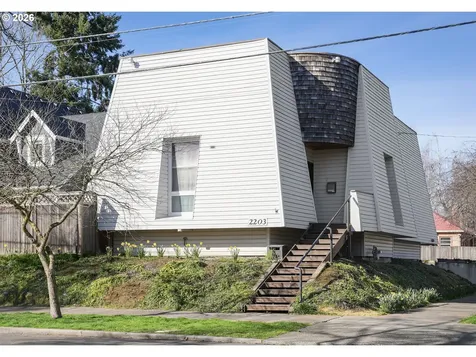 2203 N Emerson Street Portland OR 97217