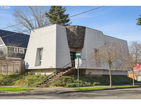 2203 N Emerson Street Portland OR 97217