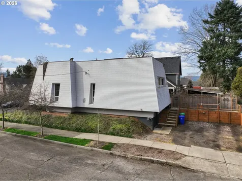 2203 N Emerson Street Portland OR 97217