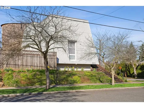 2203 N Emerson Street Portland OR 97217