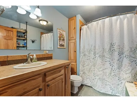 1008 Foster Street Cove OR 97824