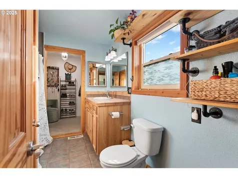 1008 Foster Street Cove OR 97824