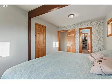 1008 Foster Street Cove OR 97824