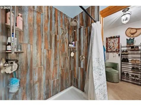 1008 Foster Street Cove OR 97824