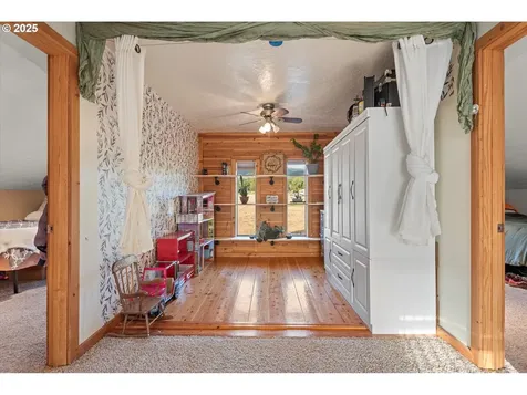 1008 Foster Street Cove OR 97824