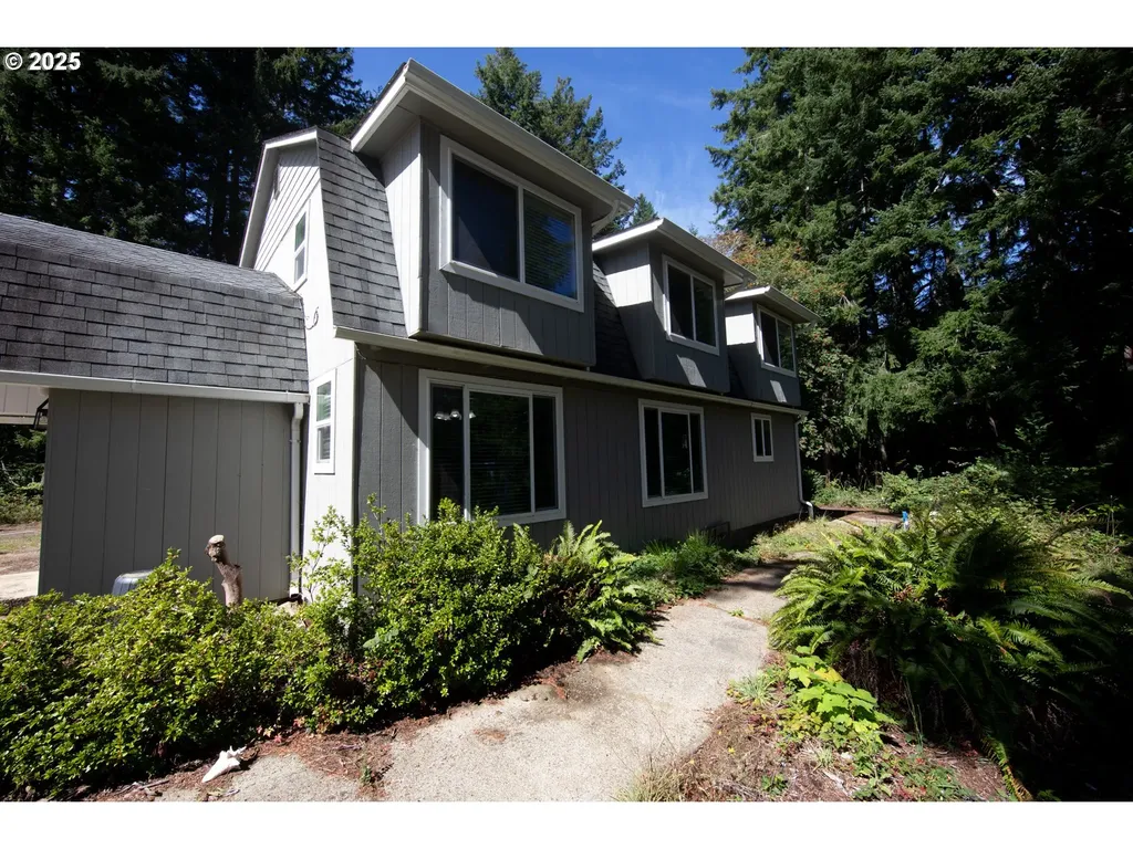 5659 Canary Road Florence OR 97439