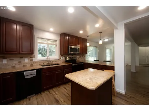 5659 Canary Road Florence OR 97439