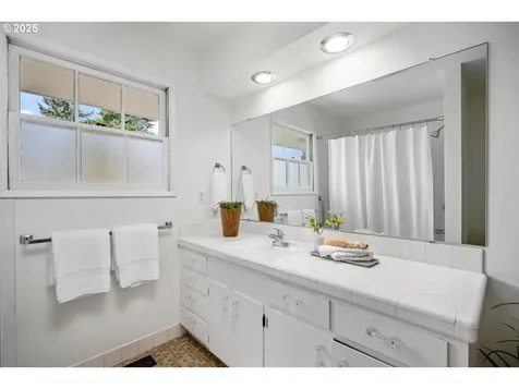 5304 SW 34th Place Portland OR 97239