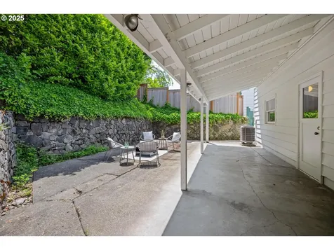 5304 SW 34th Place Portland OR 97239