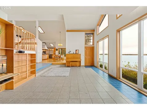 1270 Seagate Avenue Coos Bay OR 97420