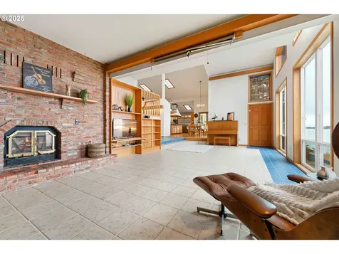 1270 Seagate Avenue Coos Bay OR 97420