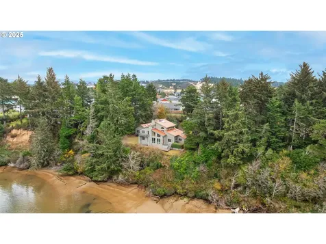 1270 Seagate Avenue Coos Bay OR 97420