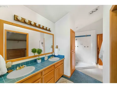 1270 Seagate Avenue Coos Bay OR 97420
