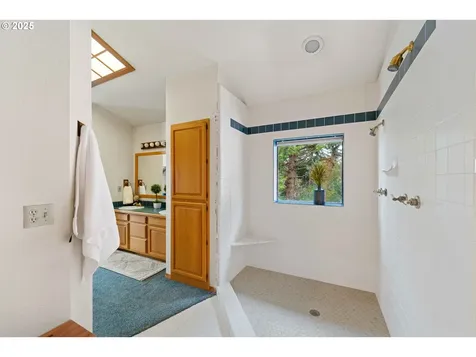 1270 Seagate Avenue Coos Bay OR 97420