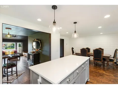 14207 SE Crystal Court Portland OR 97236