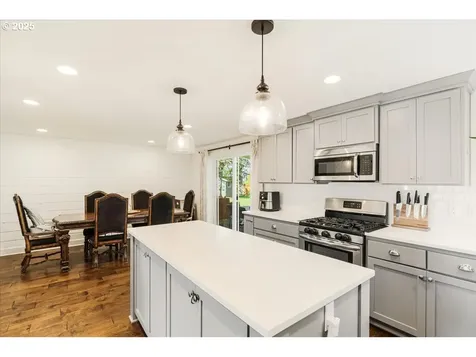 14207 SE Crystal Court Portland OR 97236
