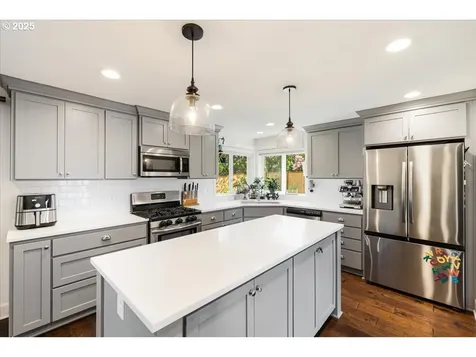 14207 SE Crystal Court Portland OR 97236