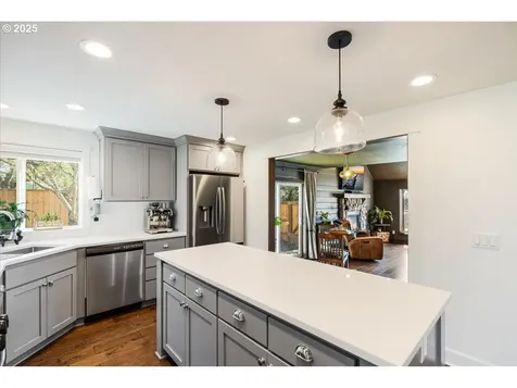 14207 SE Crystal Court Portland OR 97236