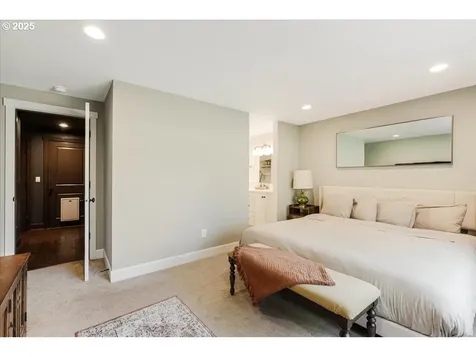 14207 SE Crystal Court Portland OR 97236