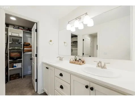 14207 SE Crystal Court Portland OR 97236
