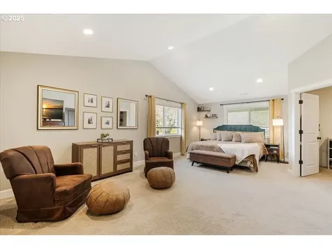 14207 SE Crystal Court Portland OR 97236