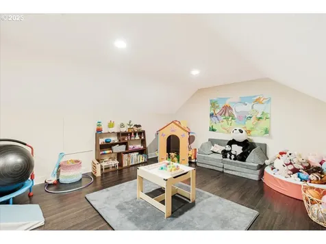 14207 SE Crystal Court Portland OR 97236