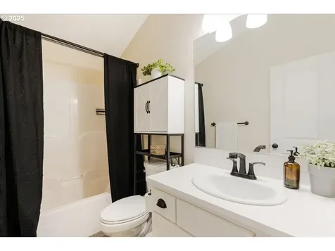 14207 SE Crystal Court Portland OR 97236
