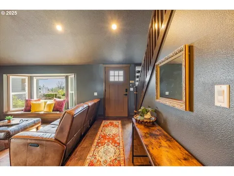 14207 SE Crystal Court Portland OR 97236