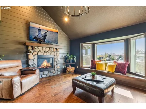 14207 SE Crystal Court Portland OR 97236