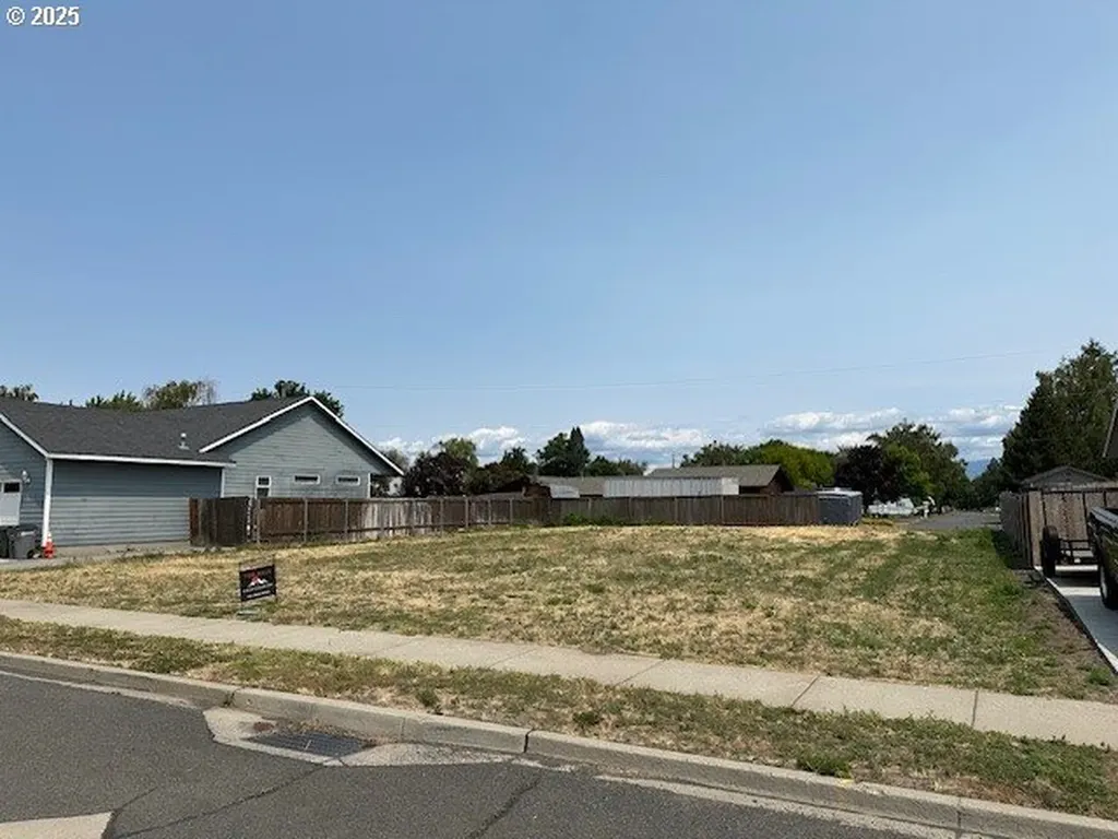 10913 Kristin Way Island City OR 97850
