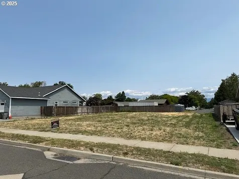 10913 Kristin Way Island City OR 97850