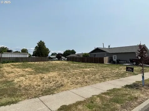 10913 Kristin Way Island City OR 97850