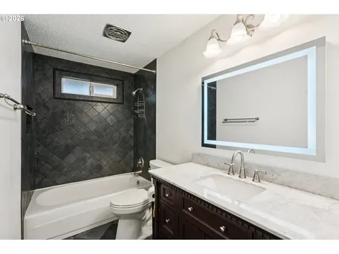 16660 SE Valley View Road Milwaukie OR 97267