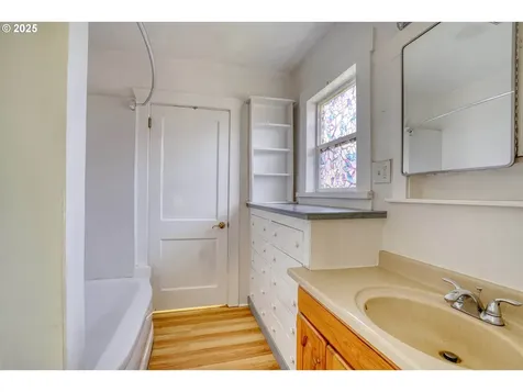 1206 E 9th Street The Dalles OR 97058