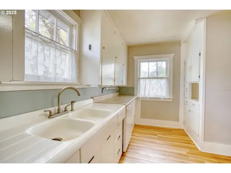 1206 E 9th Street The Dalles OR 97058